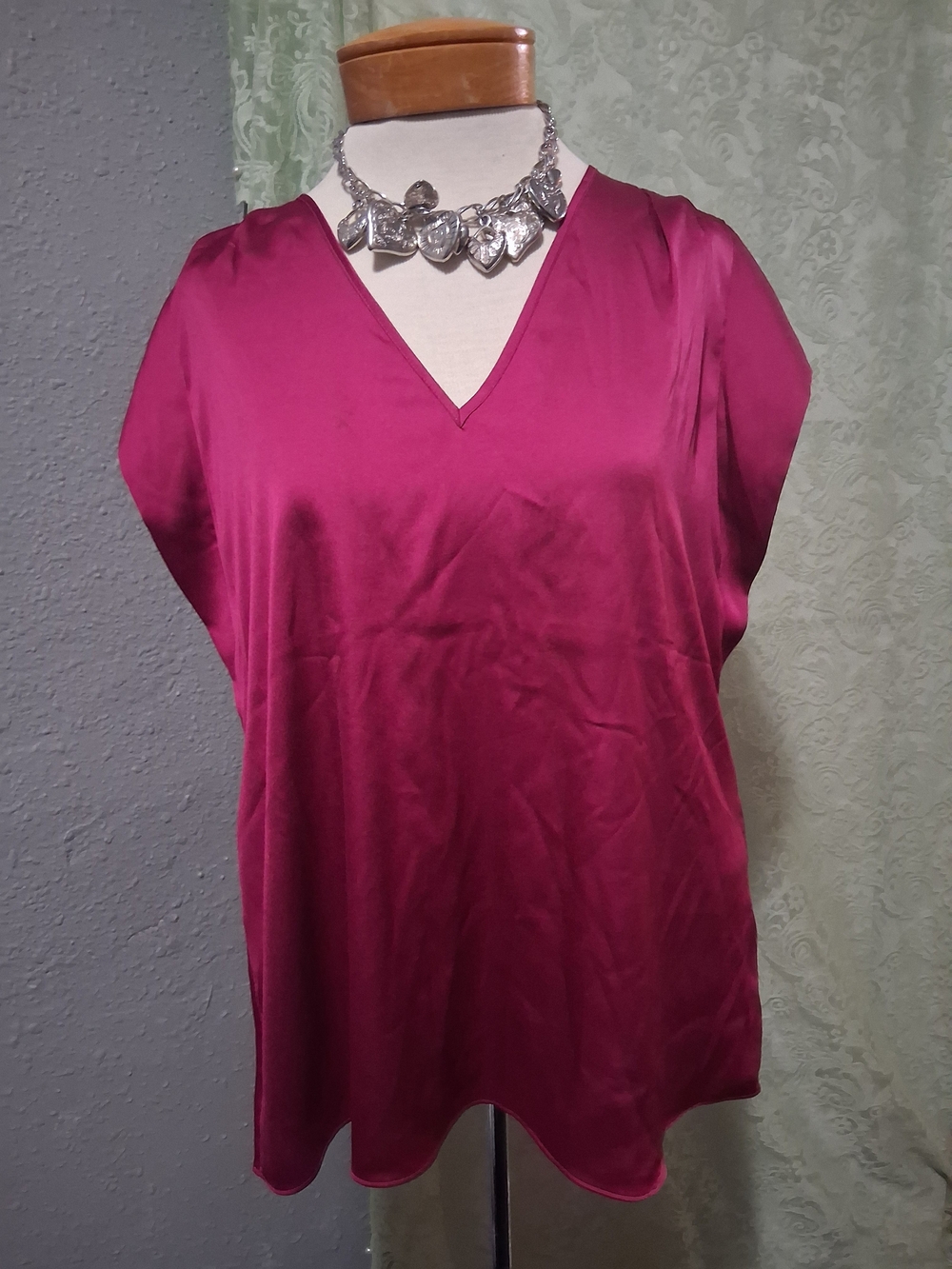White House Black Market Magenta Satin V-Neck Shell